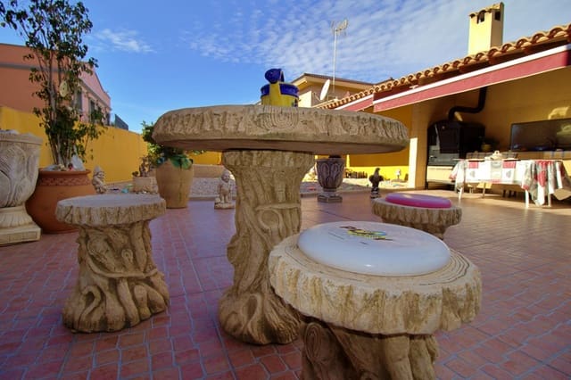 4 bedroom Bungalow for sale in Albatera with garage - € 370,000 (Ref: 8691253)