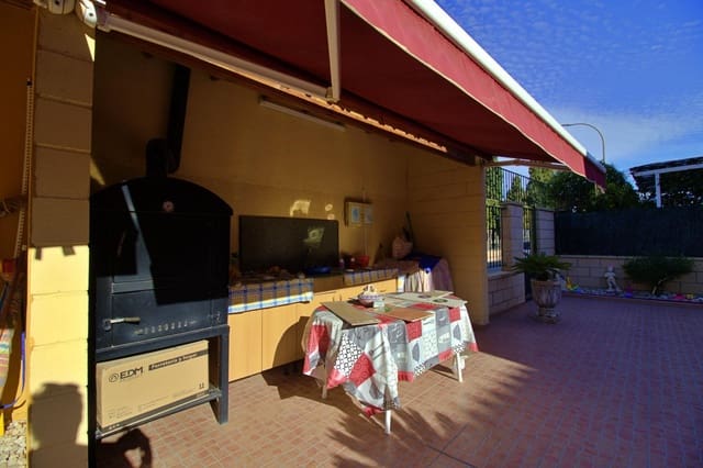 4 bedroom Bungalow for sale in Albatera with garage - € 370,000 (Ref: 8691253)