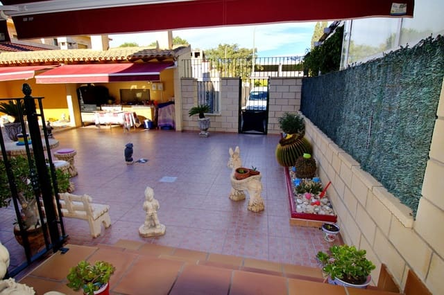 4 bedroom Bungalow for sale in Albatera with garage - € 370,000 (Ref: 8691253)