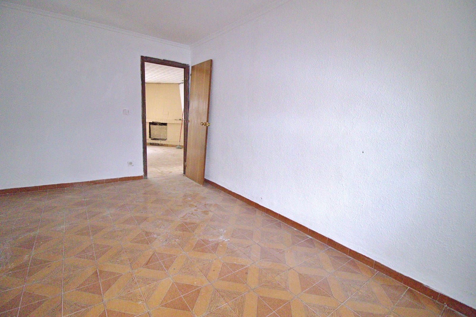 4 soverom Villa til salgs i Matola med garasje - € 210 000 (Ref: 8834364)