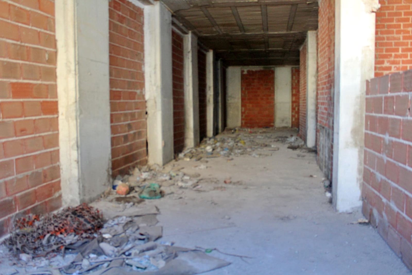 Commercial for sale in Albatera - € 350,000 (Ref: 8834365)