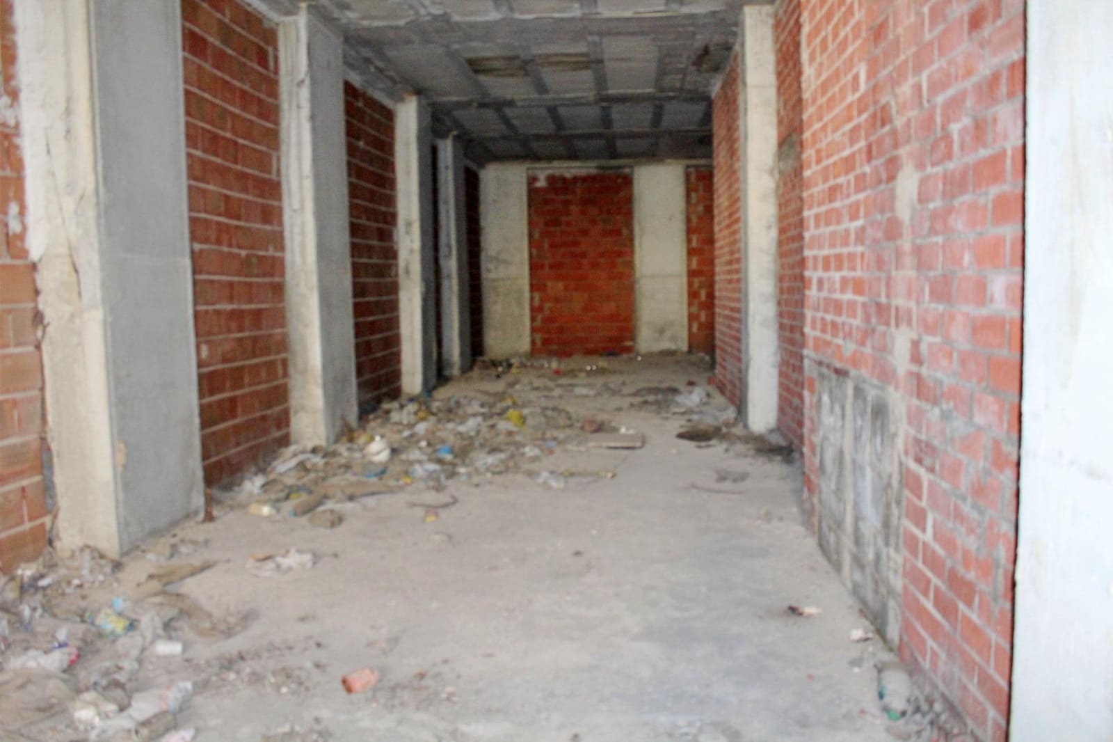 Commercial for sale in Albatera - € 350,000 (Ref: 8834365)