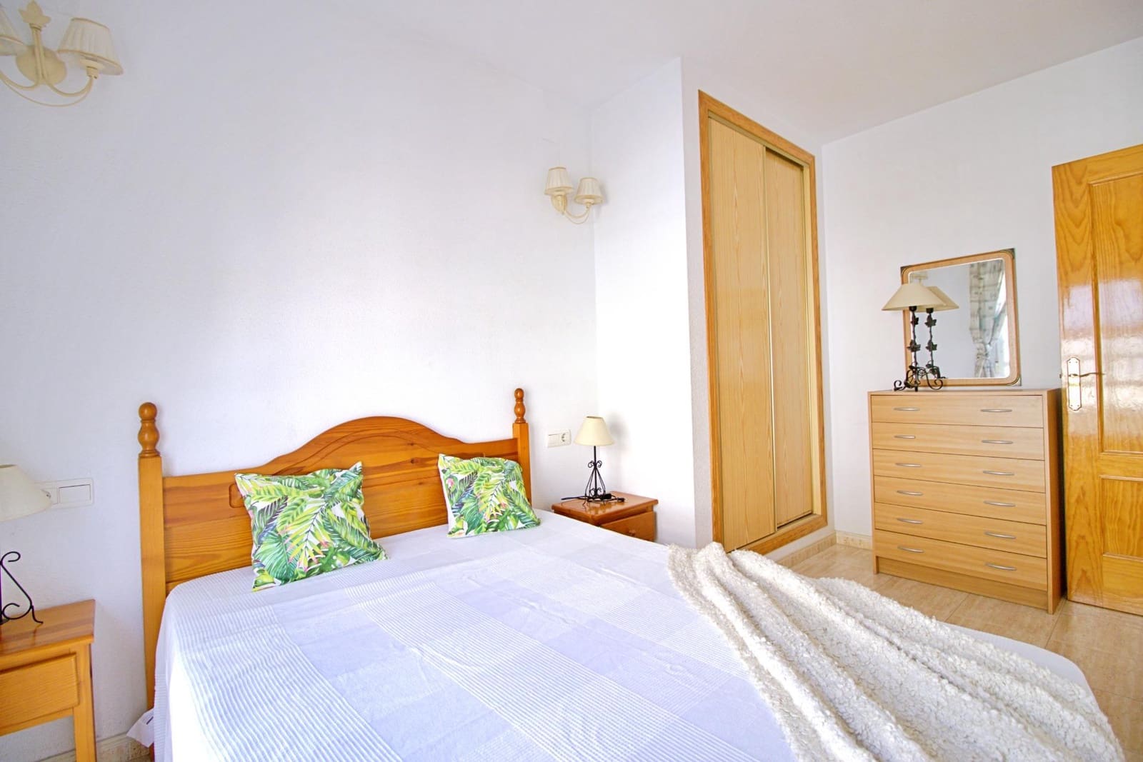 2 soveværelse Lejlighed til salg i Torrevieja med garage - € 132.000 (Ref: 8841038)