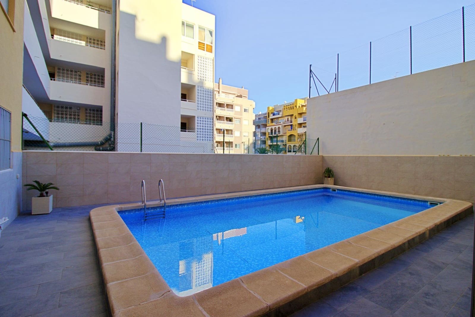 2 soverom Leilighet til salgs i Torrevieja med svømmebasseng garasje - € 149 000 (Ref: 8841039)