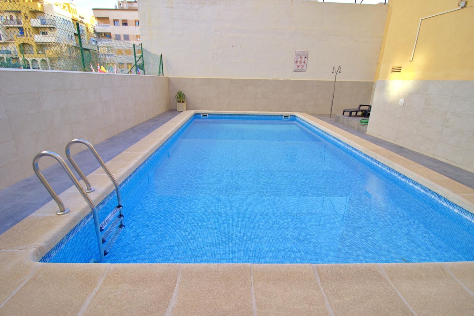2 soverom Leilighet til salgs i Torrevieja med svømmebasseng garasje - € 149 000 (Ref: 8841039)