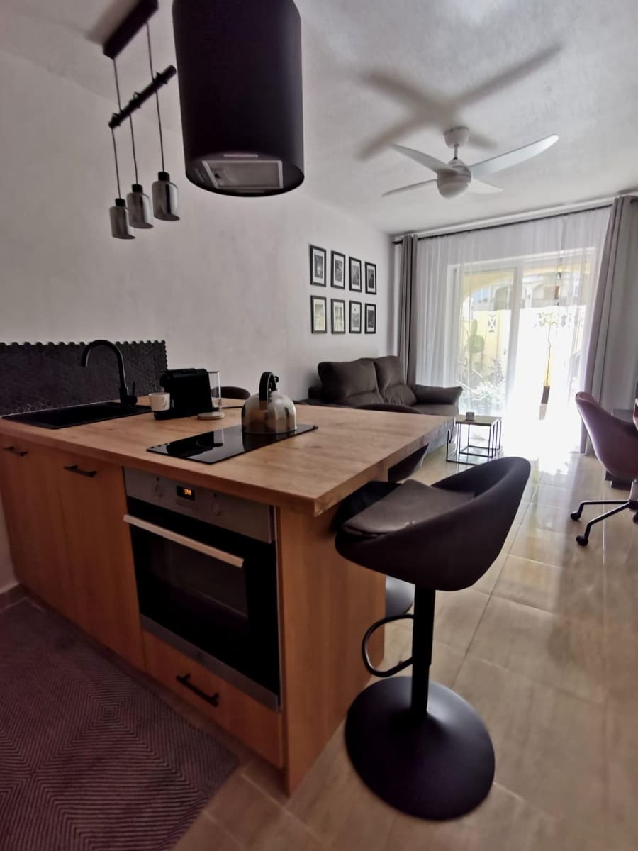 2 soverom Leilighet til salgs i Torrevieja med svømmebasseng - € 200 000 (Ref: 8957069)