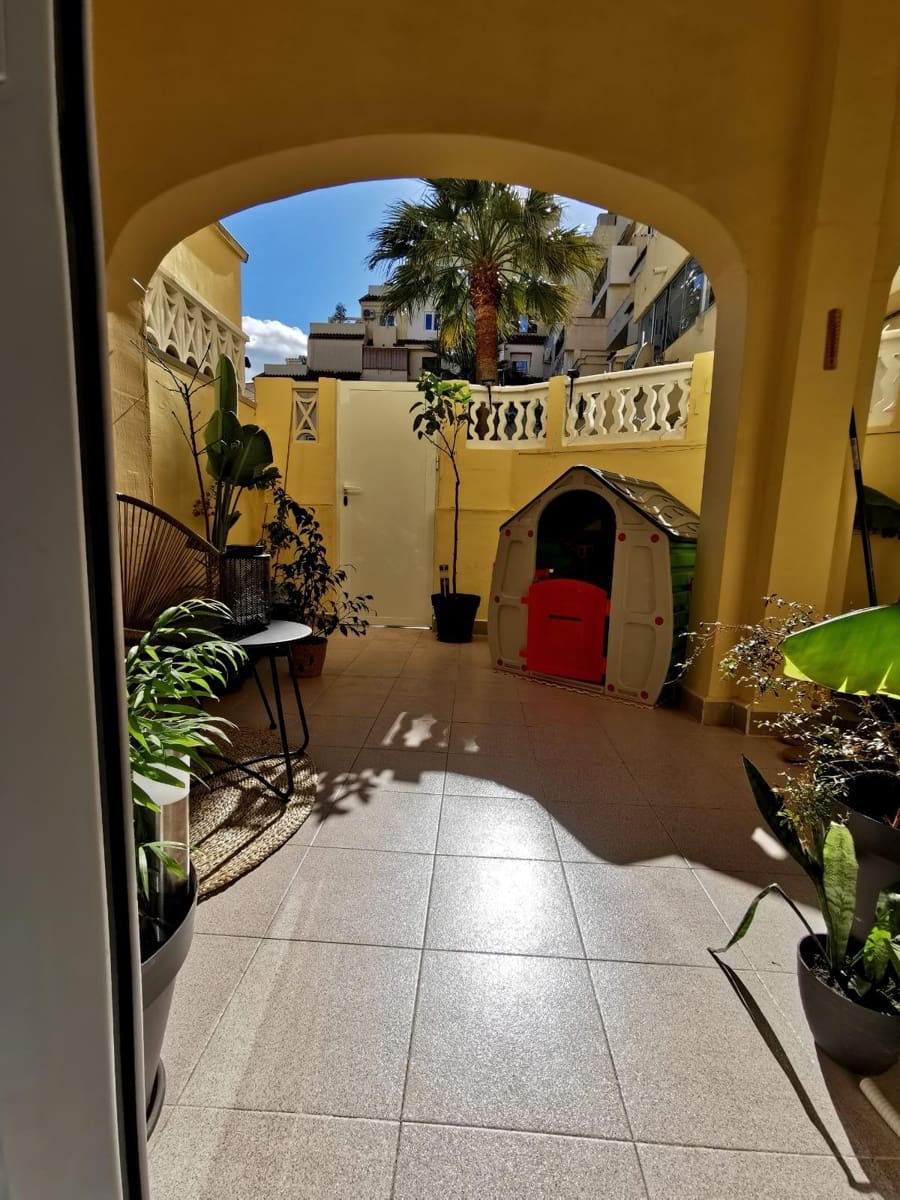 2 soverom Leilighet til salgs i Torrevieja med svømmebasseng - € 200 000 (Ref: 8957069)