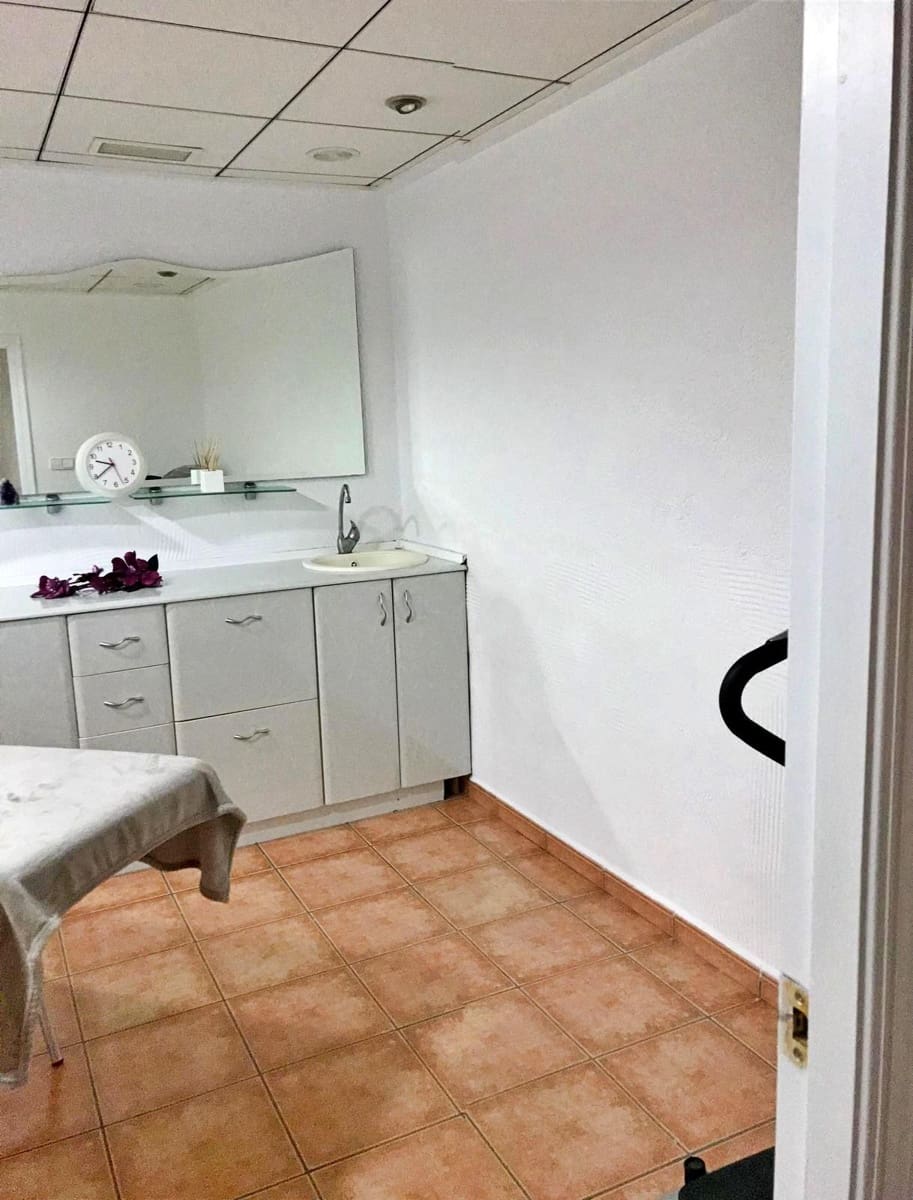 Commercieel te koop in Elche / Elx - € 75.000 (Ref: 9036560)