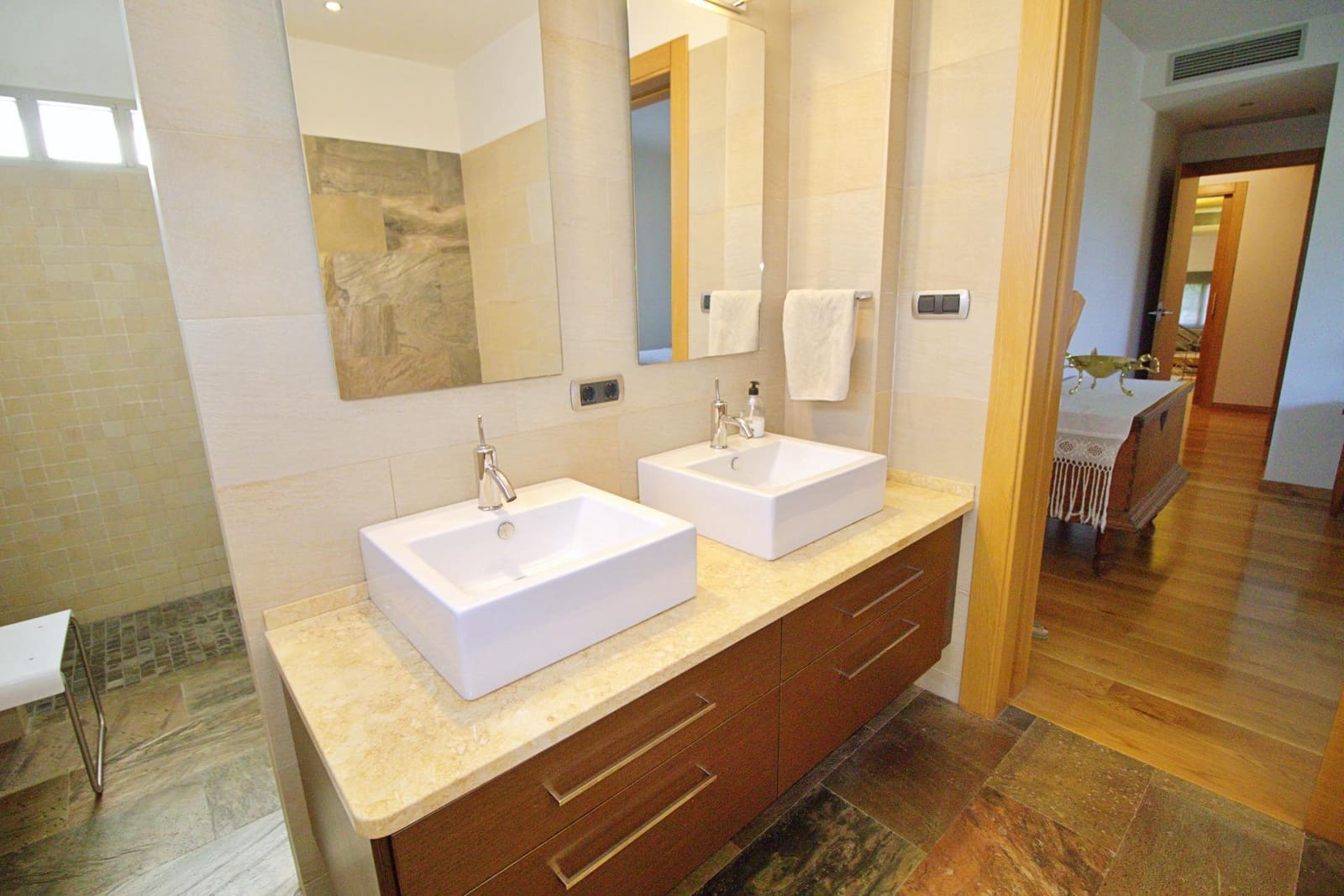 4 bedroom Villa for sale in Elche / Elx with pool garage - € 814,800 (Ref: 9099071)