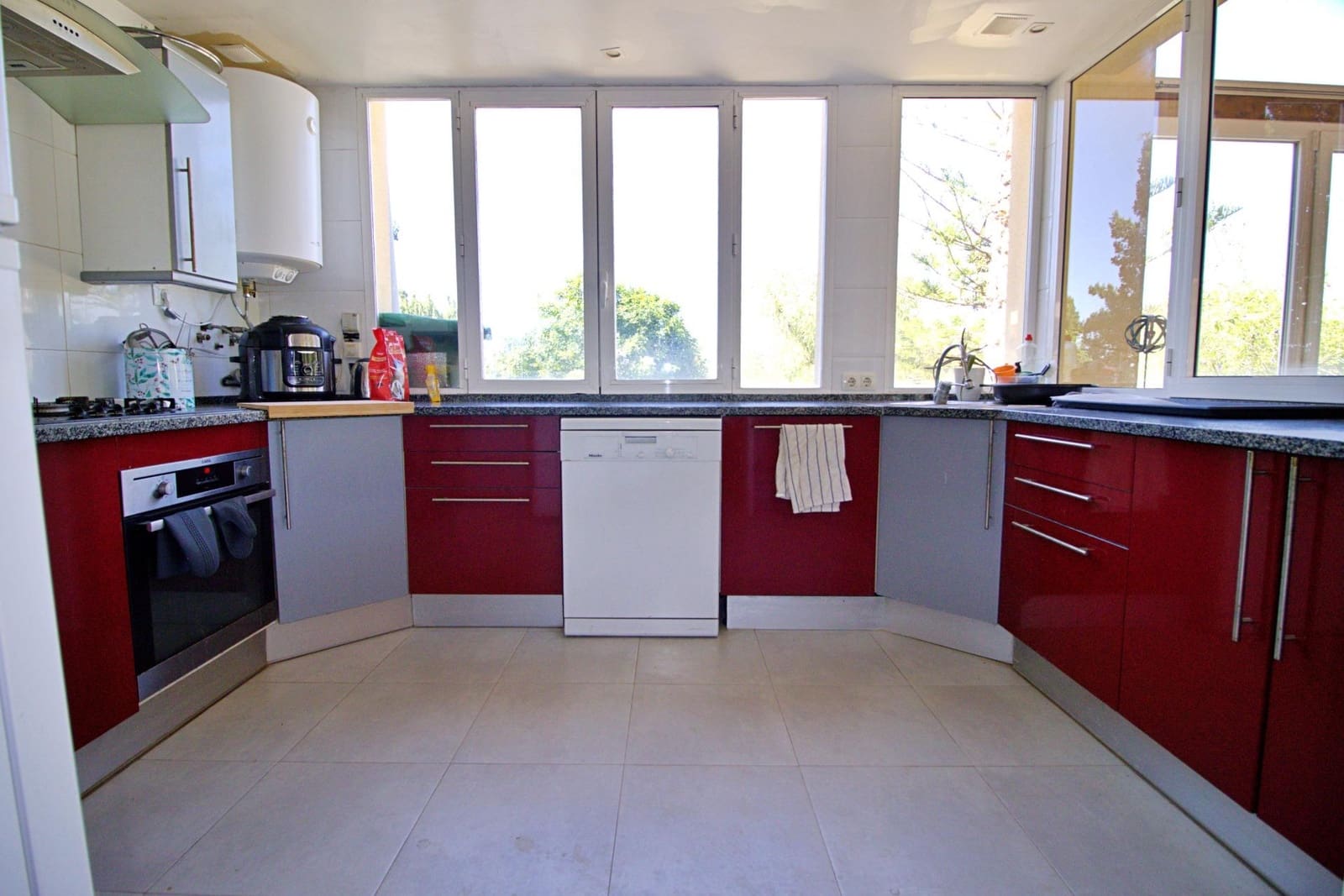 6 bedroom Villa for sale in Aspe with pool garage - € 330,000 (Ref: 9129723)