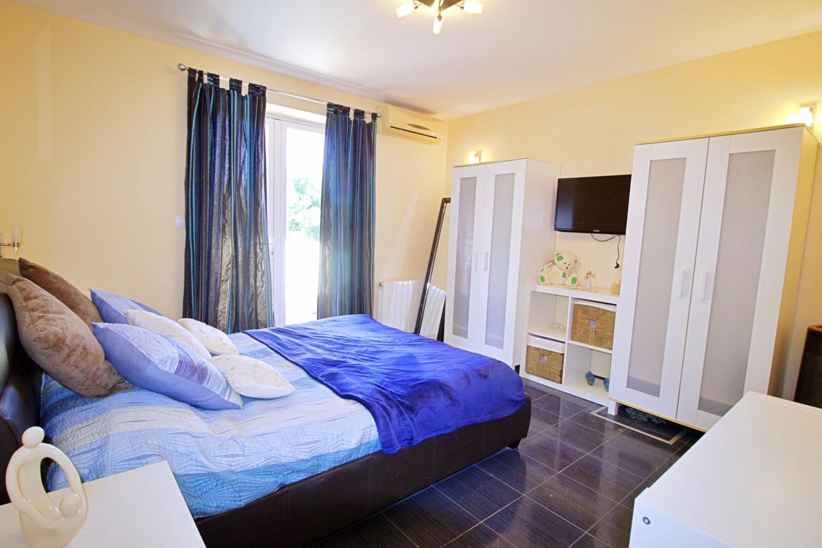 6 bedroom Villa for sale in Aspe with pool garage - € 330,000 (Ref: 9129723)