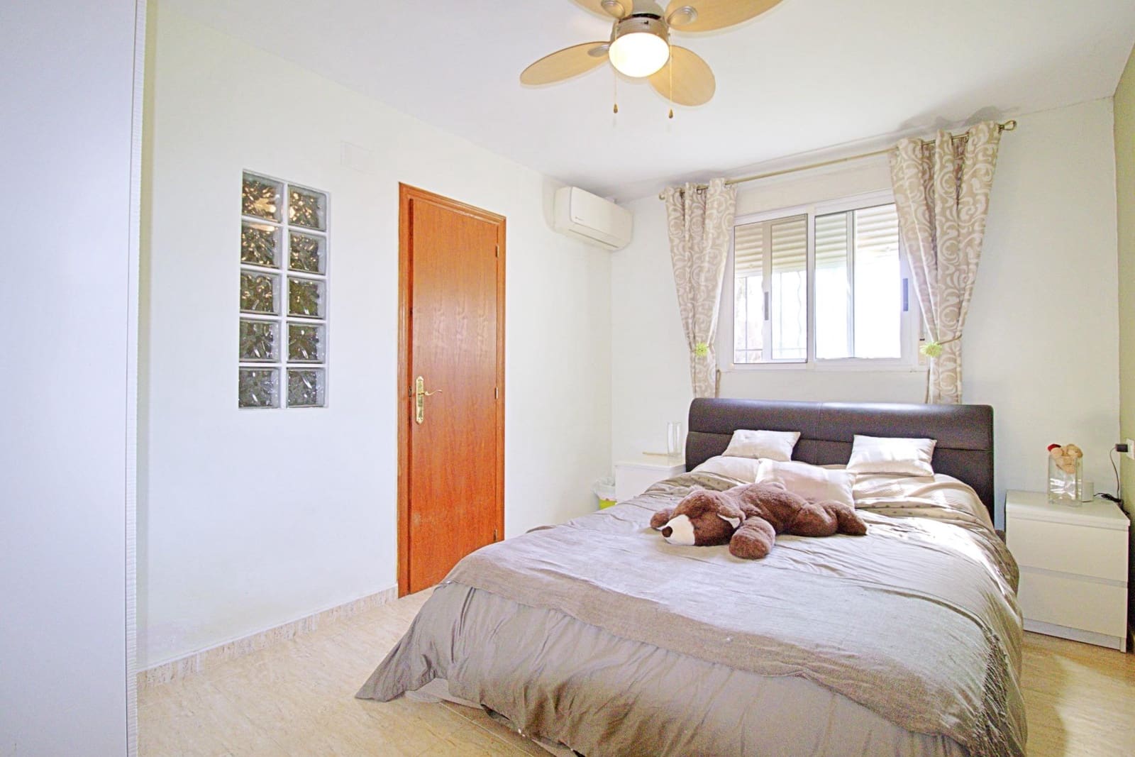 6 bedroom Villa for sale in Aspe with pool garage - € 330,000 (Ref: 9129723)