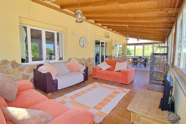 Chalet de 6 habitaciones en Aspe en venta con piscina garaje - 330.000 € (Ref: 9129723)