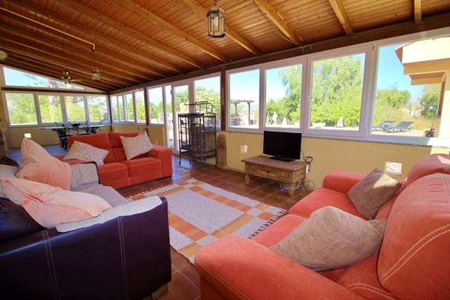 Chalet de 6 habitaciones en Aspe en venta con piscina garaje - 330.000 € (Ref: 9129723)