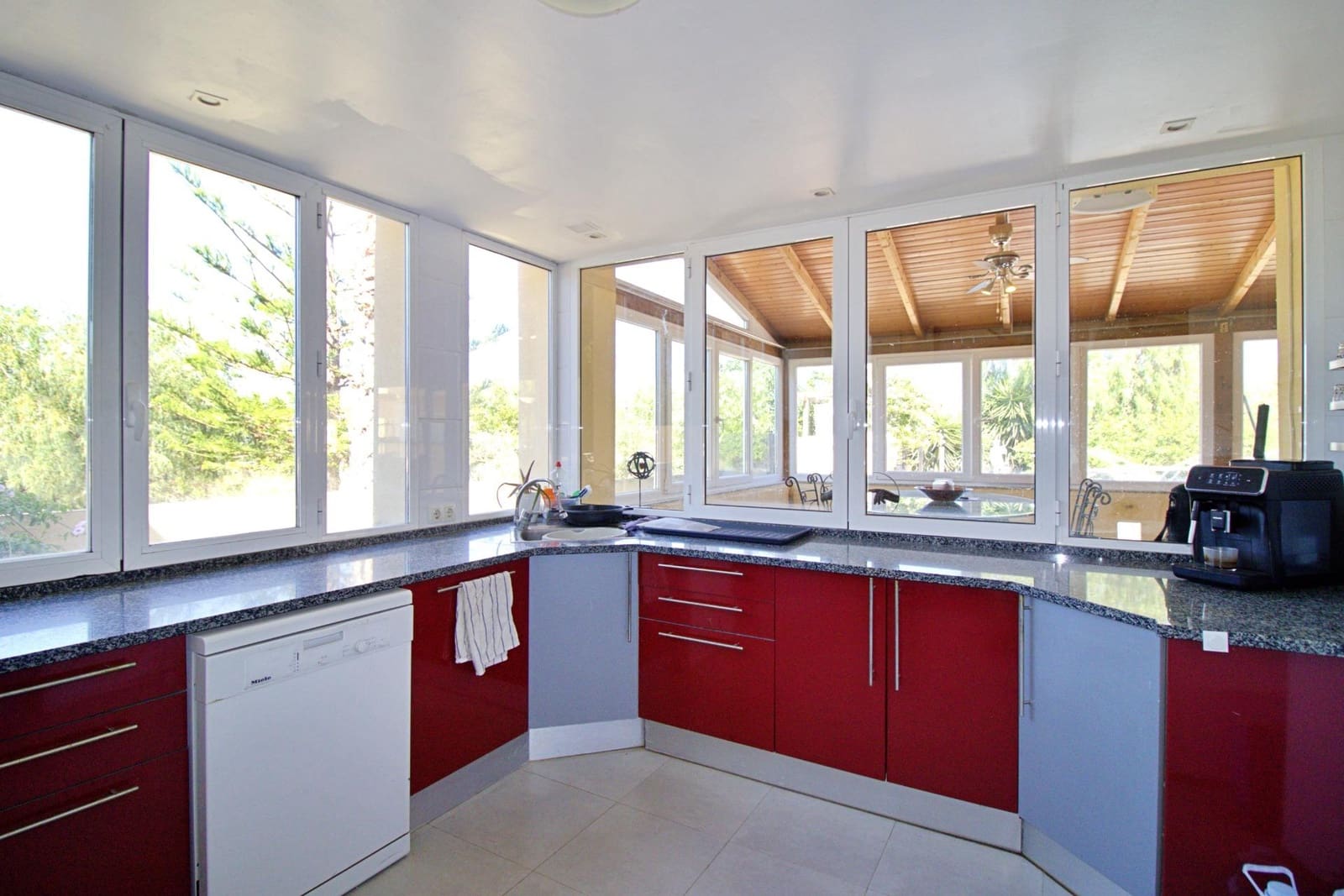 6 bedroom Villa for sale in Aspe with pool garage - € 330,000 (Ref: 9129723)