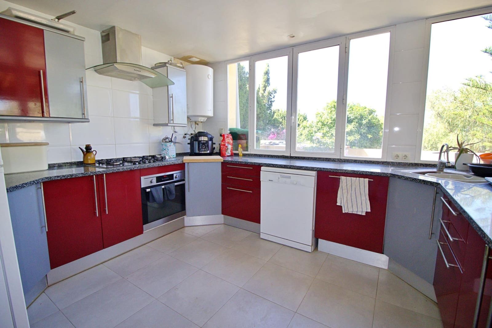 6 bedroom Villa for sale in Aspe with pool garage - € 330,000 (Ref: 9129723)