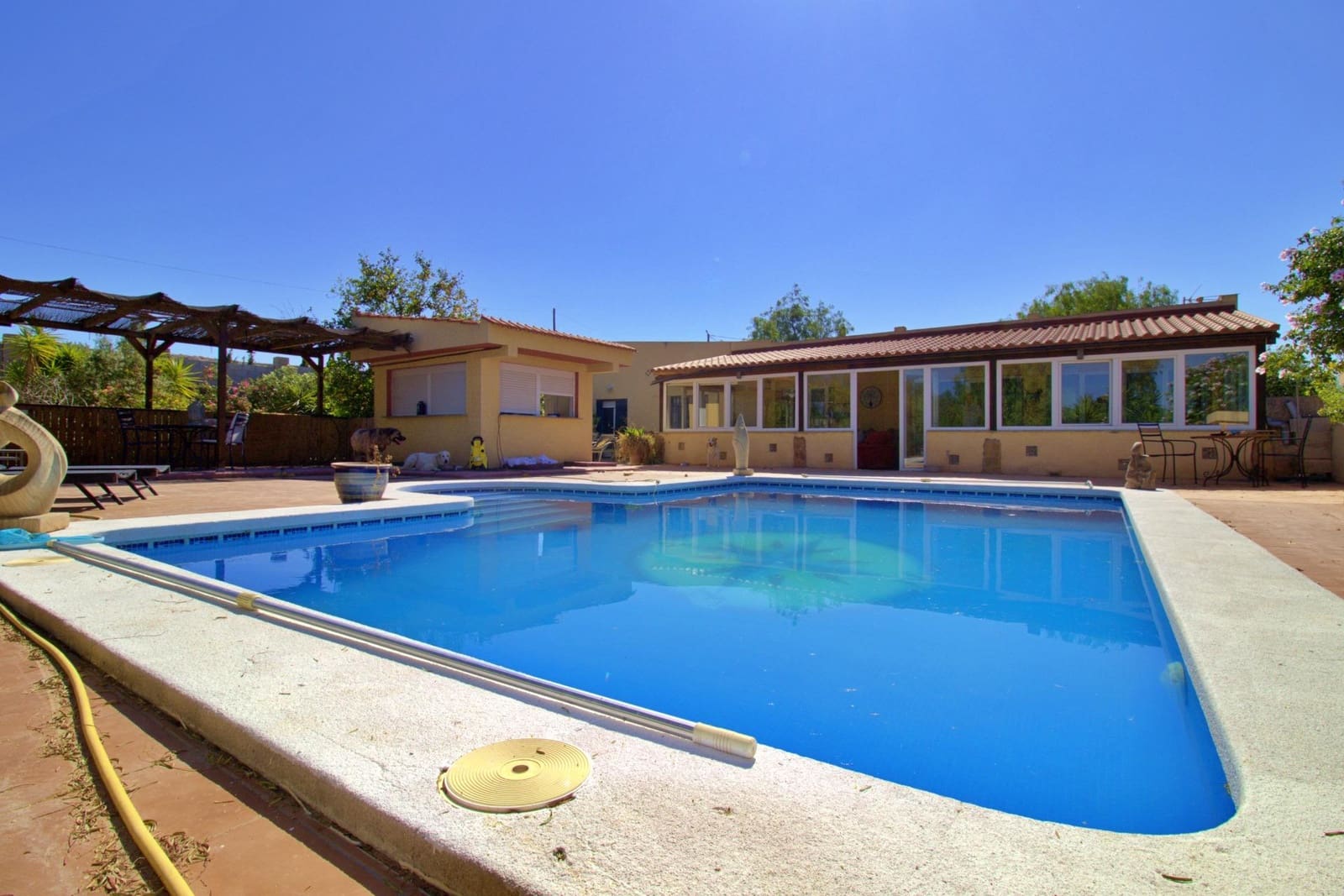 6 bedroom Villa for sale in Aspe with pool garage - € 330,000 (Ref: 9129723)