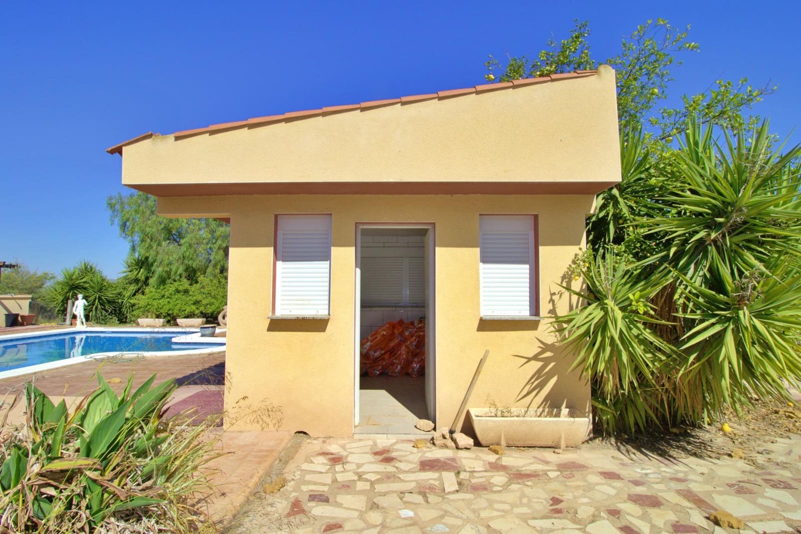 6 bedroom Villa for sale in Aspe with pool garage - € 330,000 (Ref: 9129723)