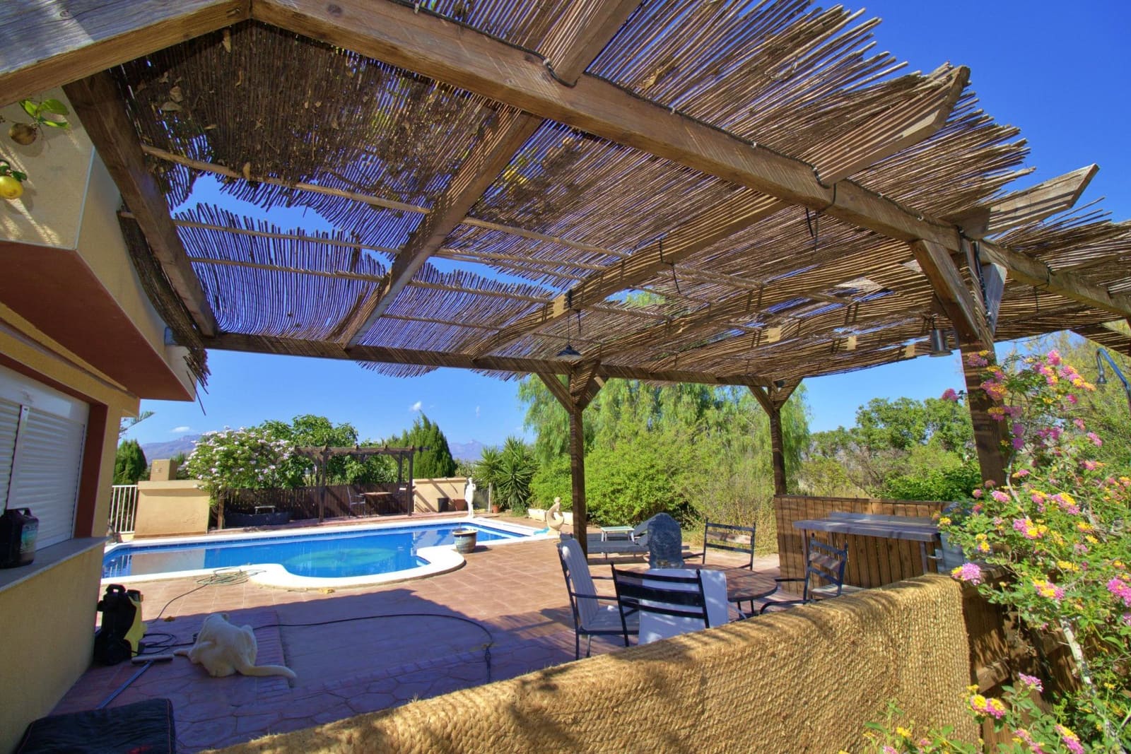 6 bedroom Villa for sale in Aspe with pool garage - € 330,000 (Ref: 9129723)