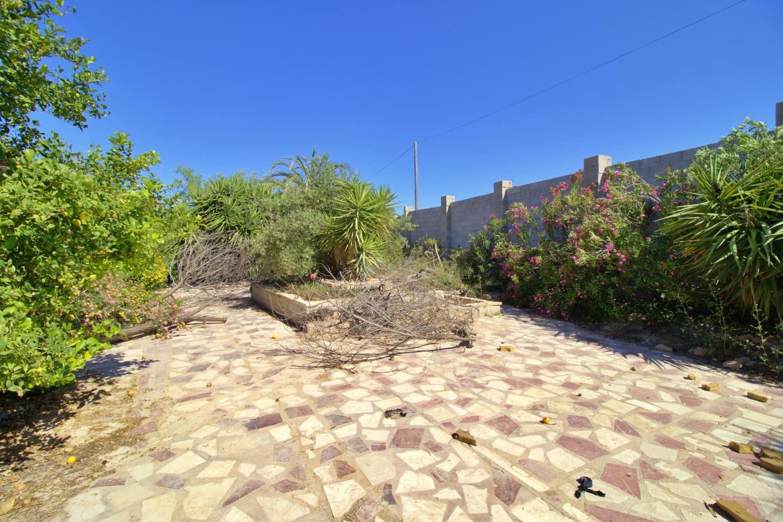 6 bedroom Villa for sale in Aspe with pool garage - € 330,000 (Ref: 9129723)