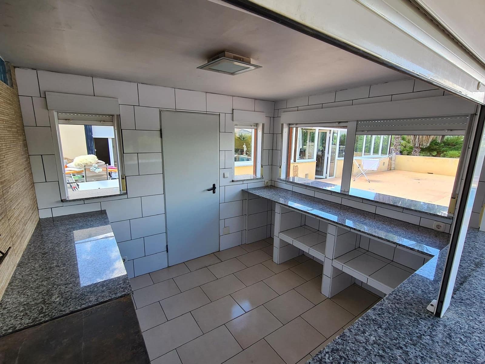 6 bedroom Villa for sale in Aspe with pool garage - € 330,000 (Ref: 9129723)