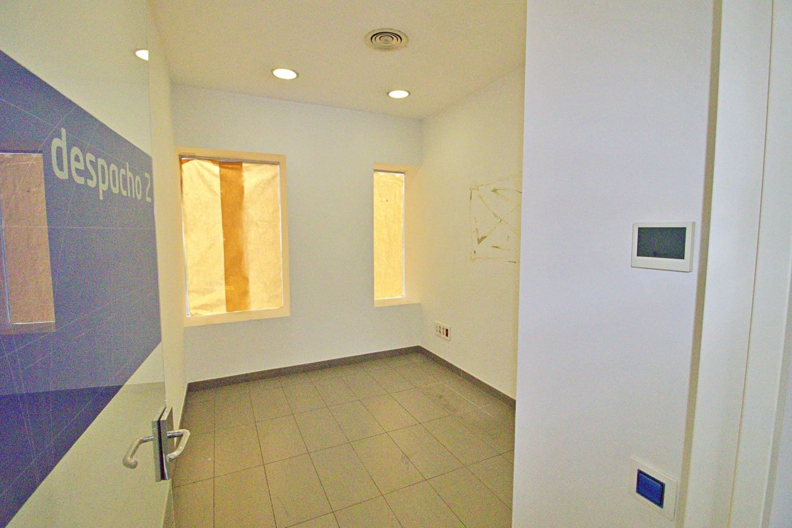 Commercial for rent in Elche / Elx - € 2,500 (Ref: 9262589)