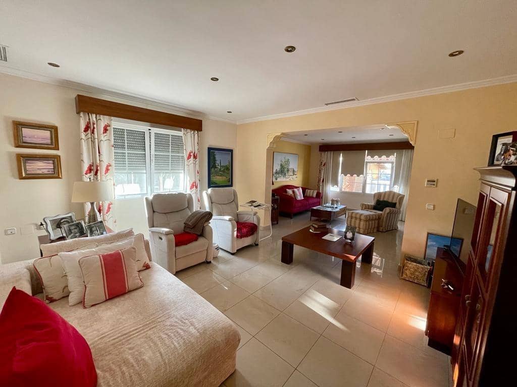 4 bedroom Villa for sale in Albatera with pool garage - € 395,000 (Ref: 9264505)