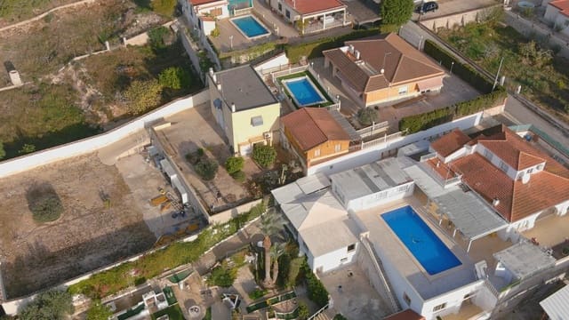 4 bedroom Villa for sale in Albatera with pool garage - € 395,000 (Ref: 9264505)