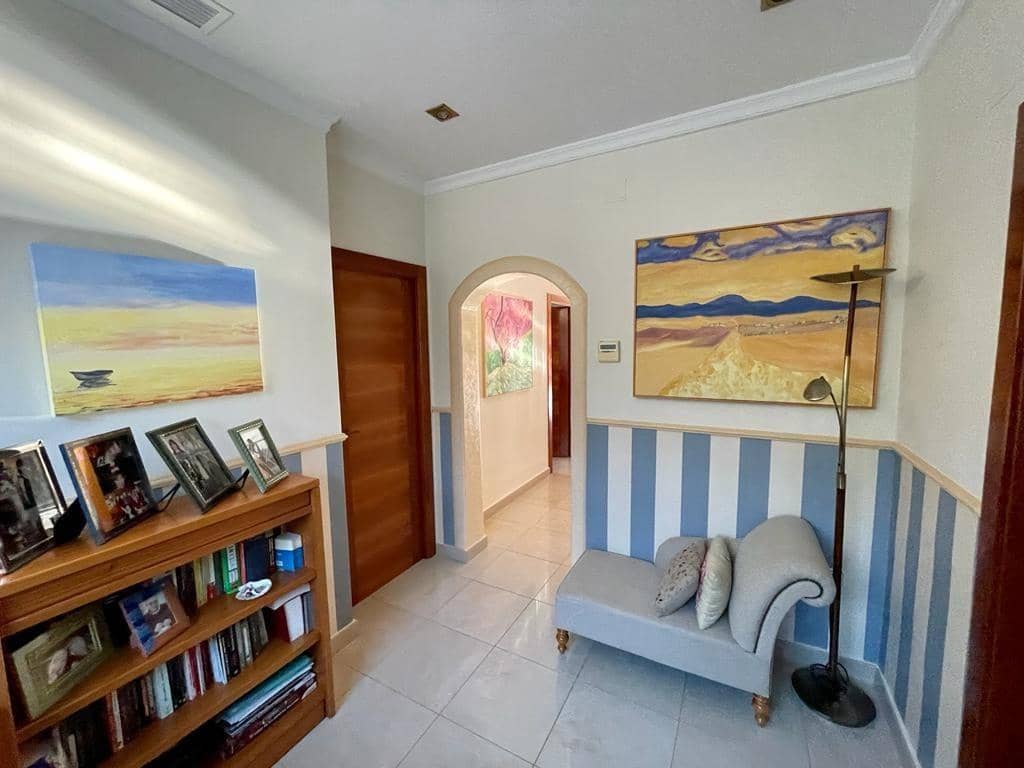 Chalet de 4 habitaciones en Albatera en venta con piscina garaje - 395.000 € (Ref: 9264505)
