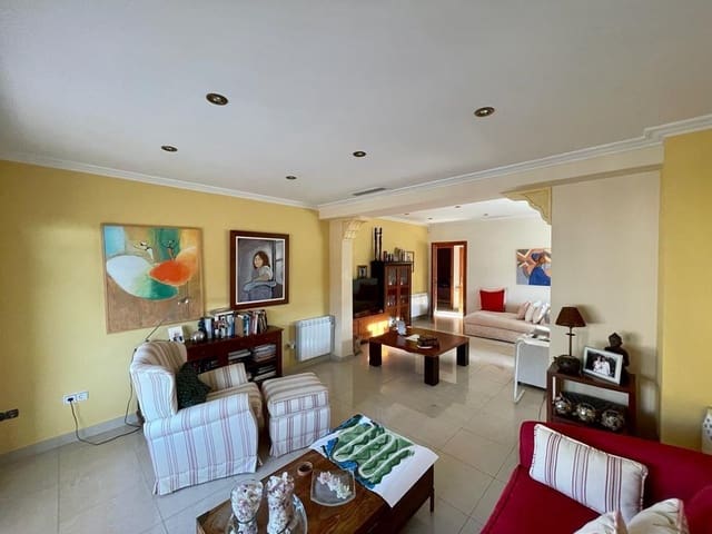 Chalet de 4 habitaciones en Albatera en venta con piscina garaje - 395.000 € (Ref: 9264505)