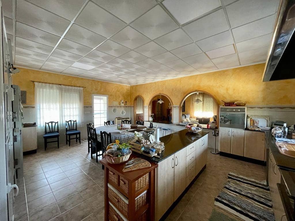 Chalet de 4 habitaciones en Albatera en venta con piscina garaje - 395.000 € (Ref: 9264505)