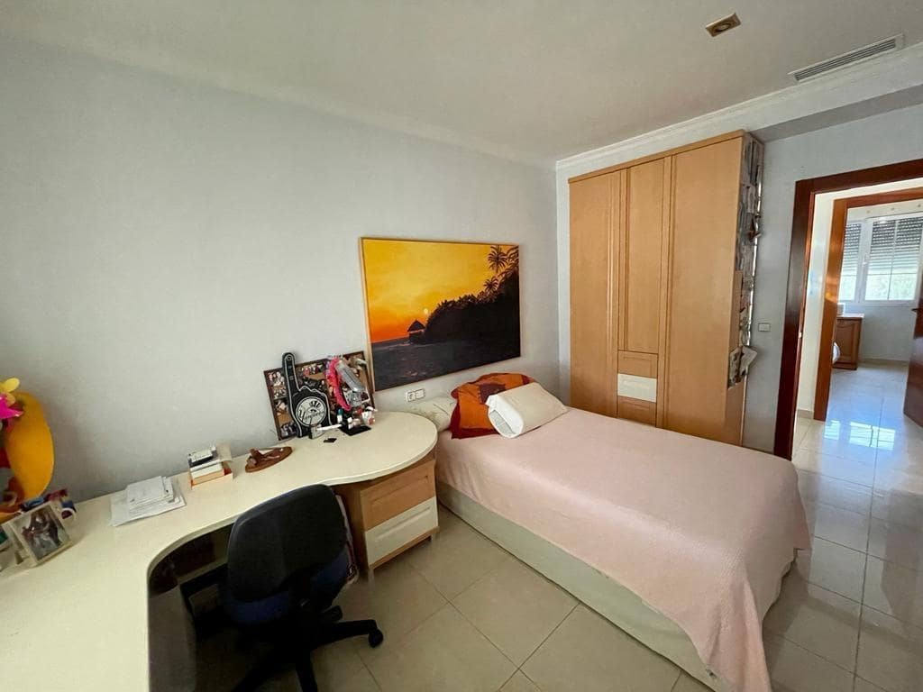 Chalet de 4 habitaciones en Albatera en venta con piscina garaje - 395.000 € (Ref: 9264505)
