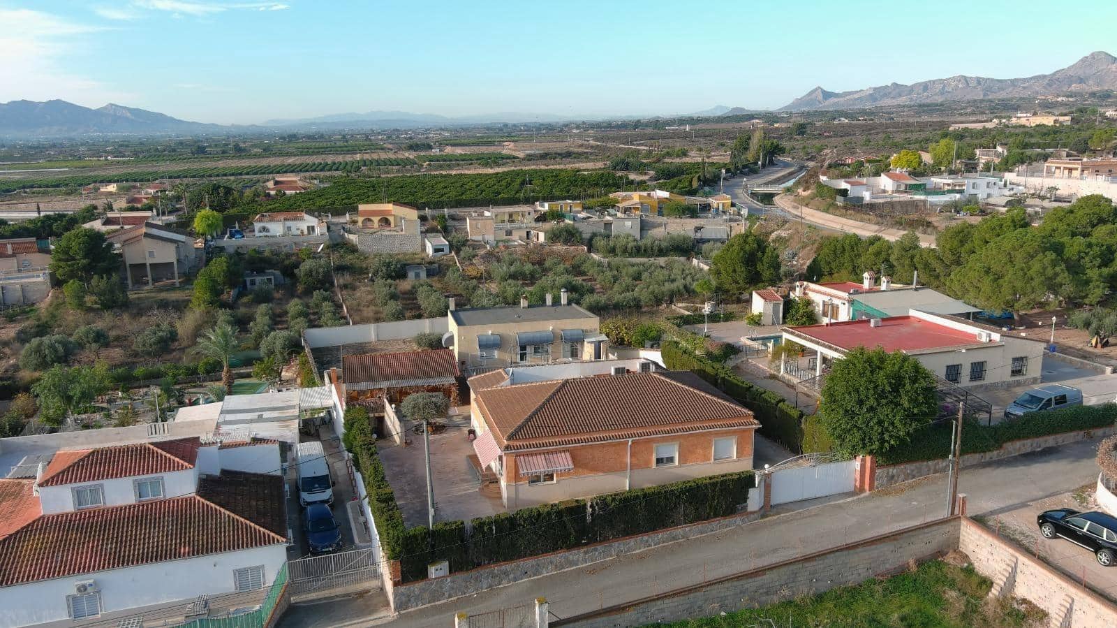 Chalet de 4 habitaciones en Albatera en venta con piscina garaje - 395.000 € (Ref: 9264505)