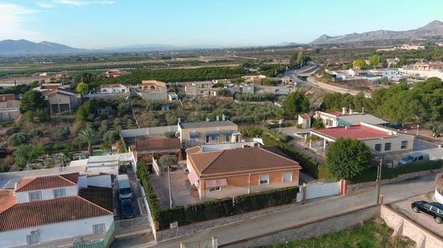 Chalet de 4 habitaciones en Albatera en venta con piscina garaje - 395.000 € (Ref: 9264505)