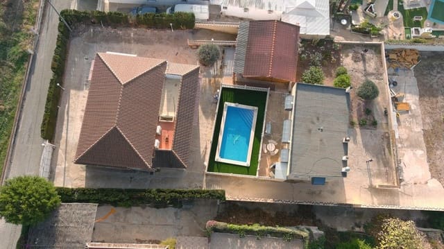 Chalet de 4 habitaciones en Albatera en venta con piscina garaje - 395.000 € (Ref: 9264505)