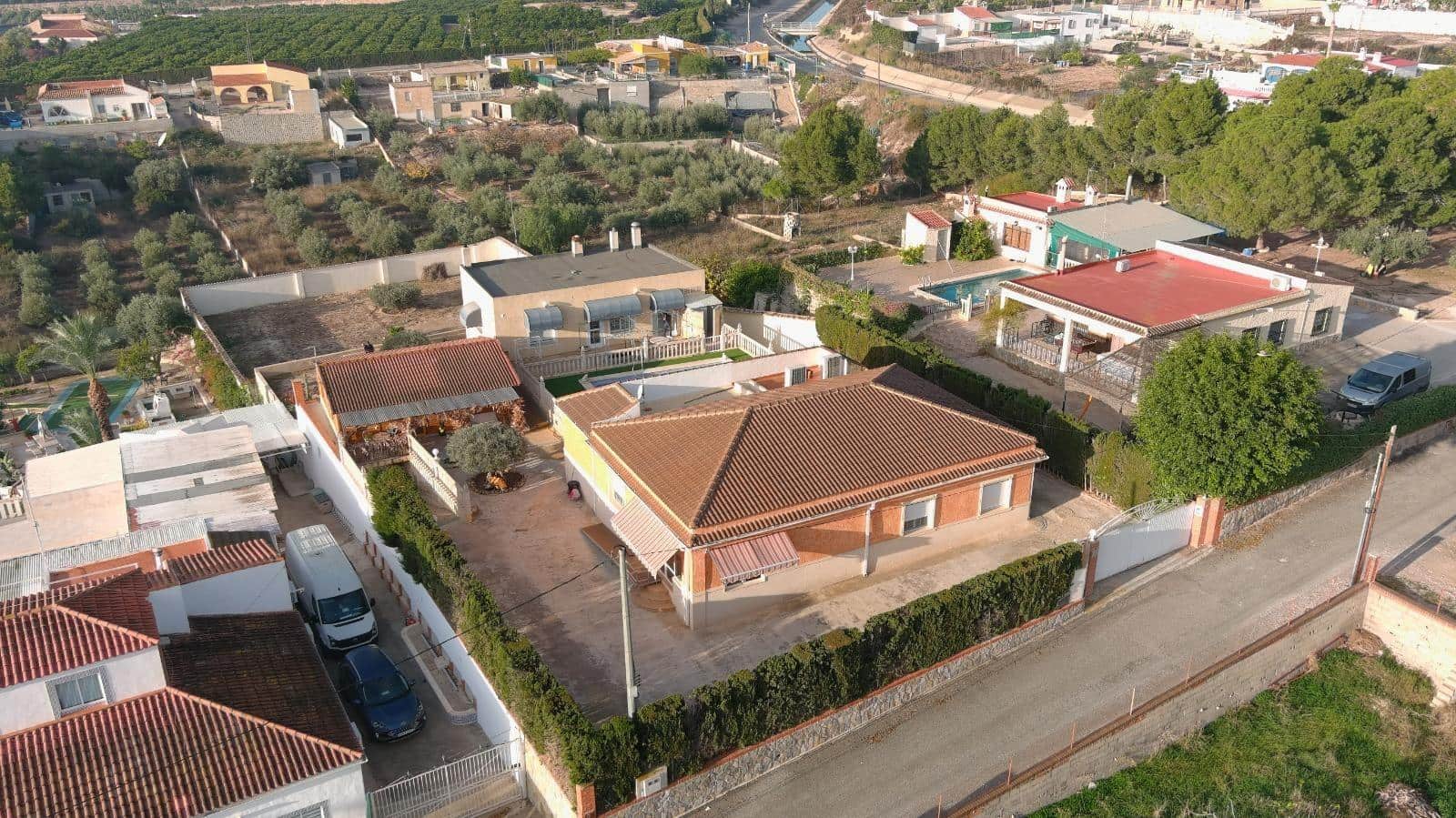 Chalet de 4 habitaciones en Albatera en venta con piscina garaje - 395.000 € (Ref: 9264505)