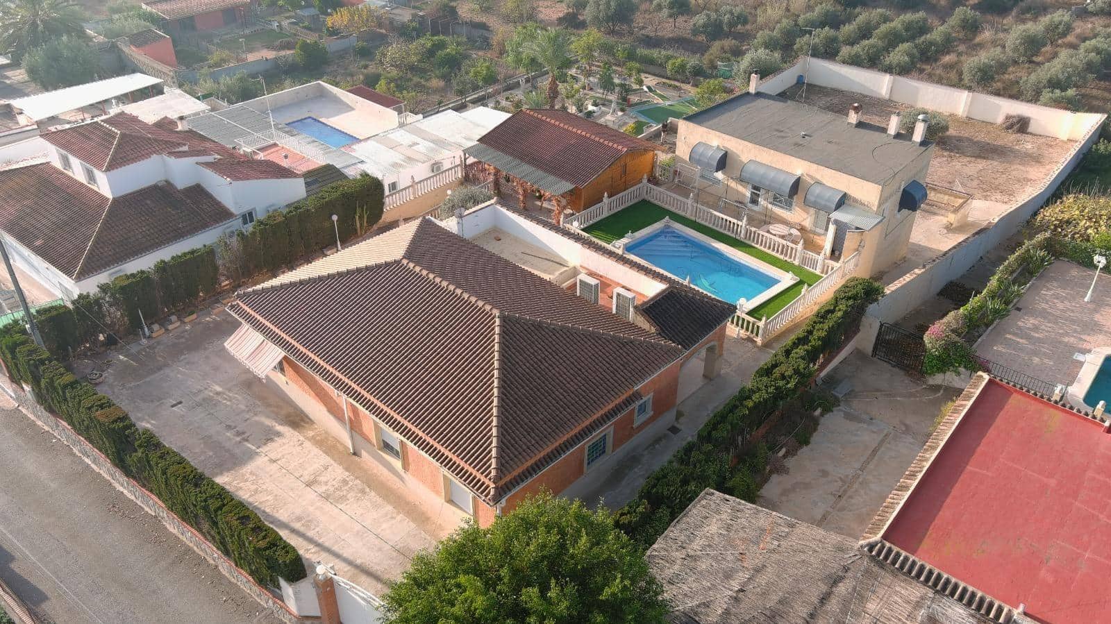Chalet de 4 habitaciones en Albatera en venta con piscina garaje - 395.000 € (Ref: 9264505)