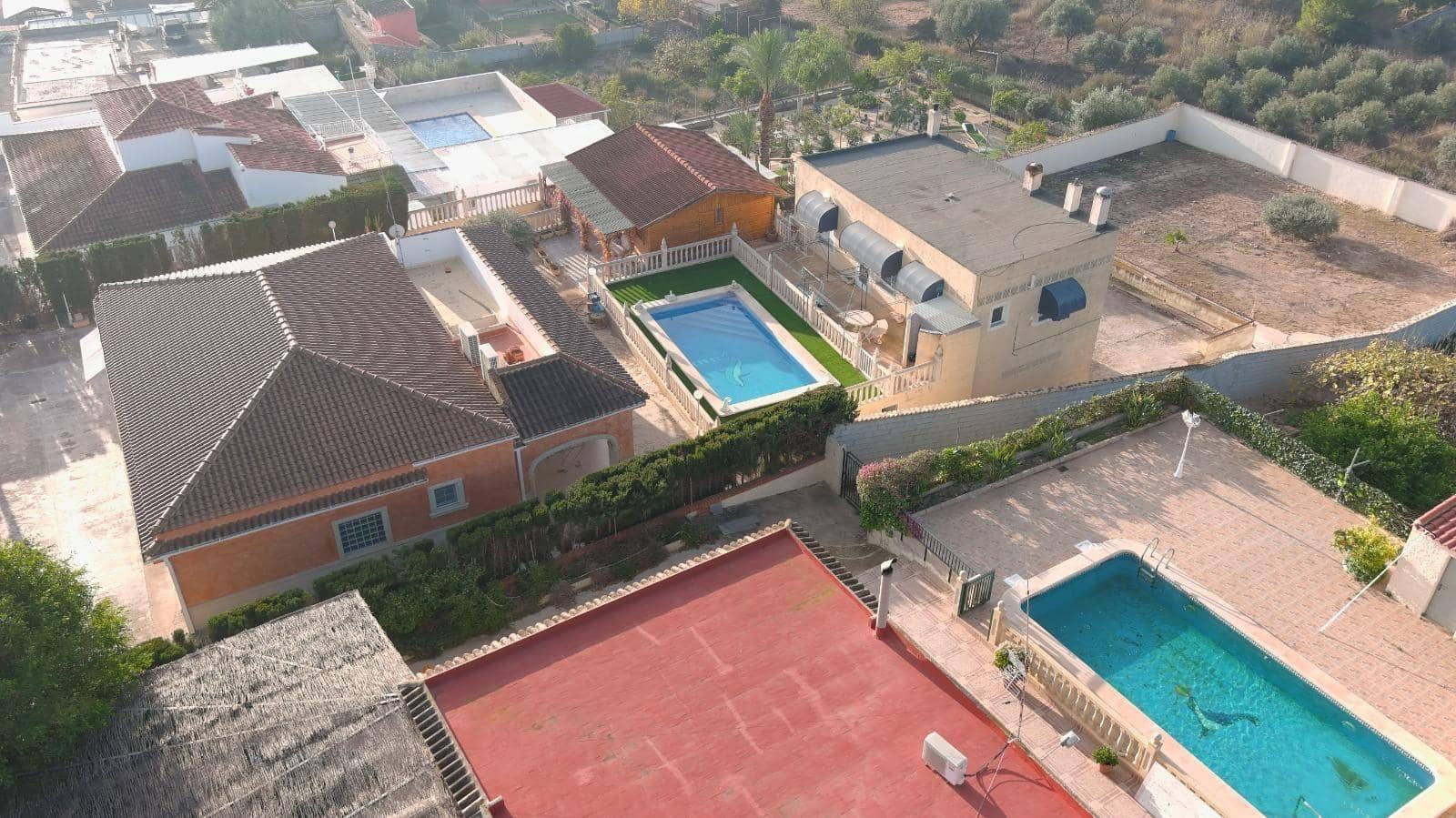 Chalet de 4 habitaciones en Albatera en venta con piscina garaje - 395.000 € (Ref: 9264505)
