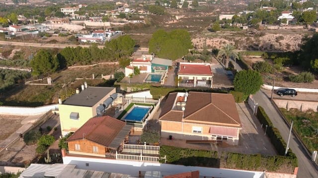 Chalet de 4 habitaciones en Albatera en venta con piscina garaje - 395.000 € (Ref: 9264505)