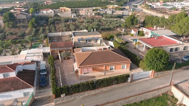Chalet de 4 habitaciones en Albatera en venta con piscina garaje - 395.000 € (Ref: 9264505)