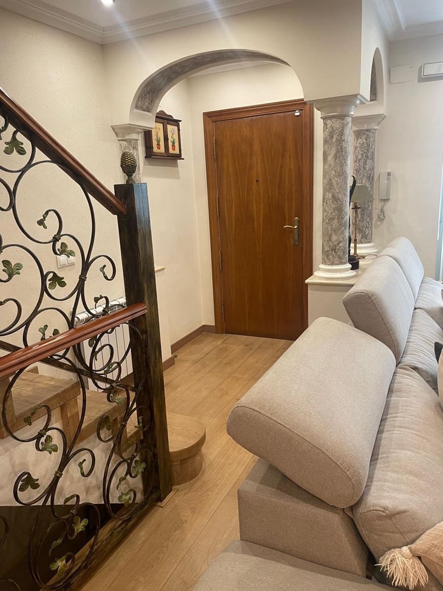 3 soverom Rekkehus til salgs i Elche / Elx med svømmebasseng garasje - € 445 000 (Ref: 9312861)