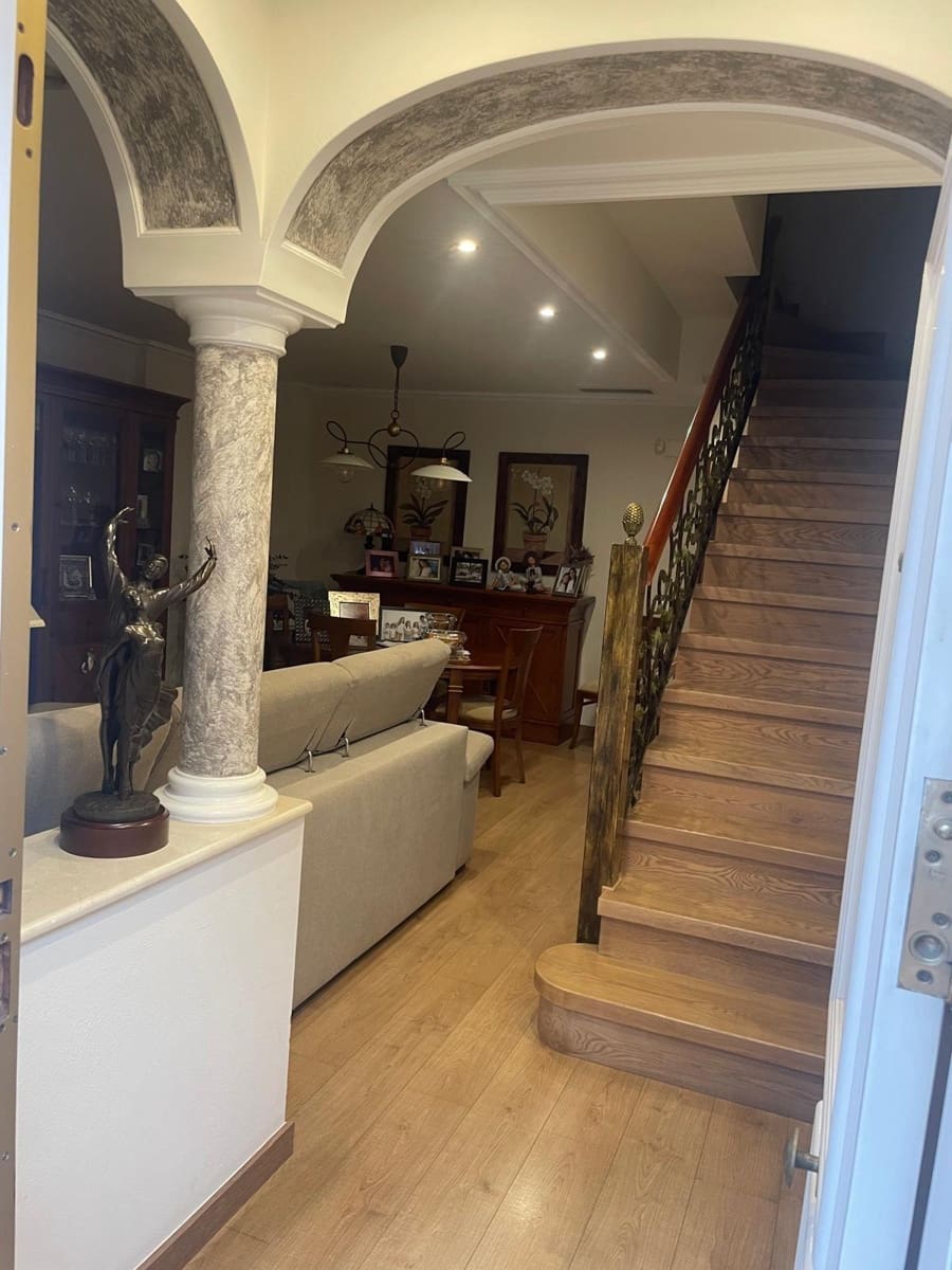 3 soverom Rekkehus til salgs i Elche / Elx med svømmebasseng garasje - € 445 000 (Ref: 9312861)