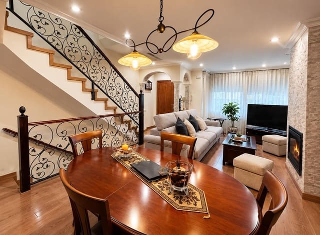 Adosado de 3 habitaciones en Elche / Elx en venta con piscina garaje - 420.000 € (Ref: 9312861)