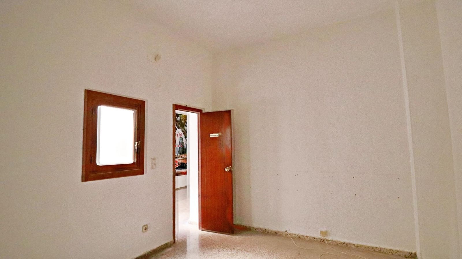 Erhverv til salg i Elche / Elx - € 135.000 (Ref: 9387905)