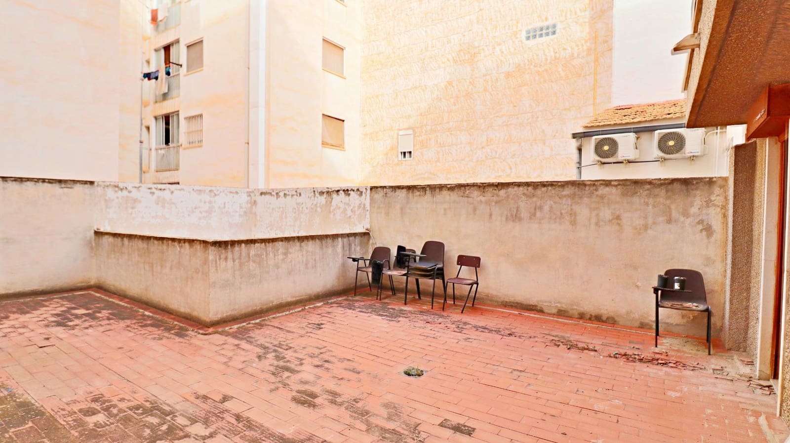 Erhverv til salg i Elche / Elx - € 135.000 (Ref: 9387905)