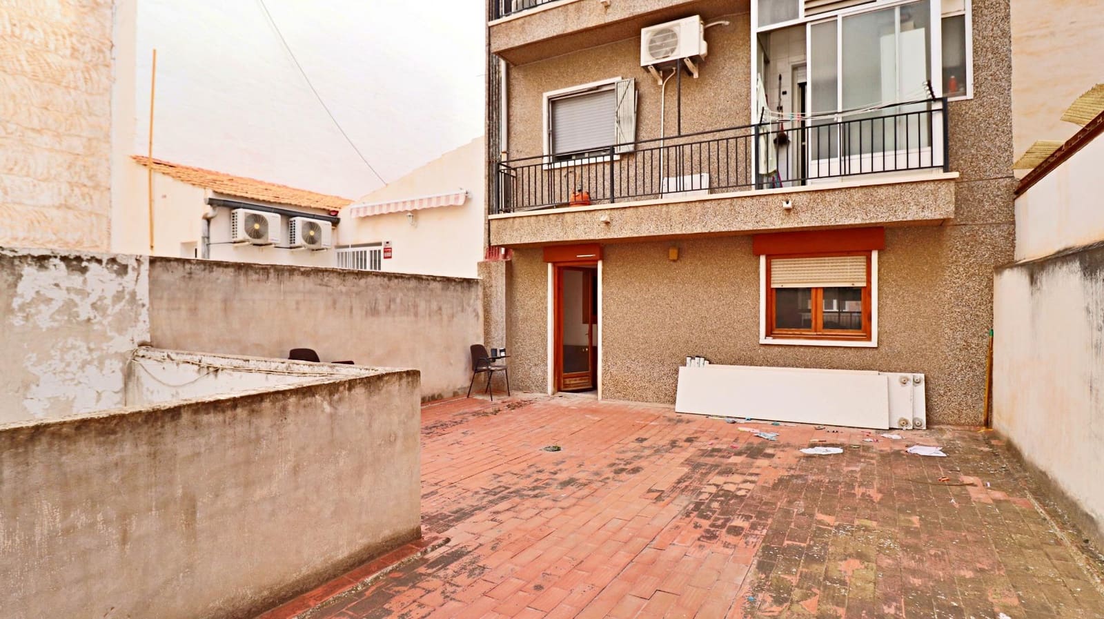 Erhverv til salg i Elche / Elx - € 135.000 (Ref: 9387905)