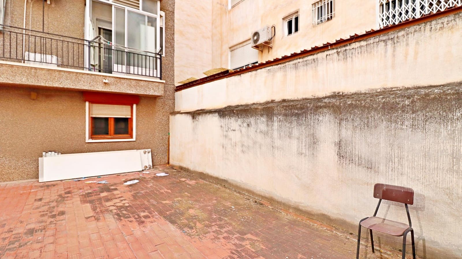 Erhverv til salg i Elche / Elx - € 135.000 (Ref: 9387905)