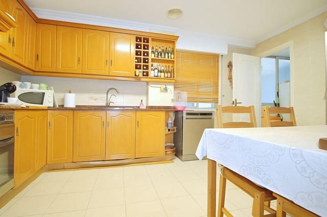 4 slaapkamer Flat te koop in Elche / Elx met garage - € 186.000 (Ref: 9403384)