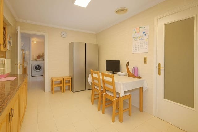 4 slaapkamer Flat te koop in Elche / Elx met garage - € 186.000 (Ref: 9403384)