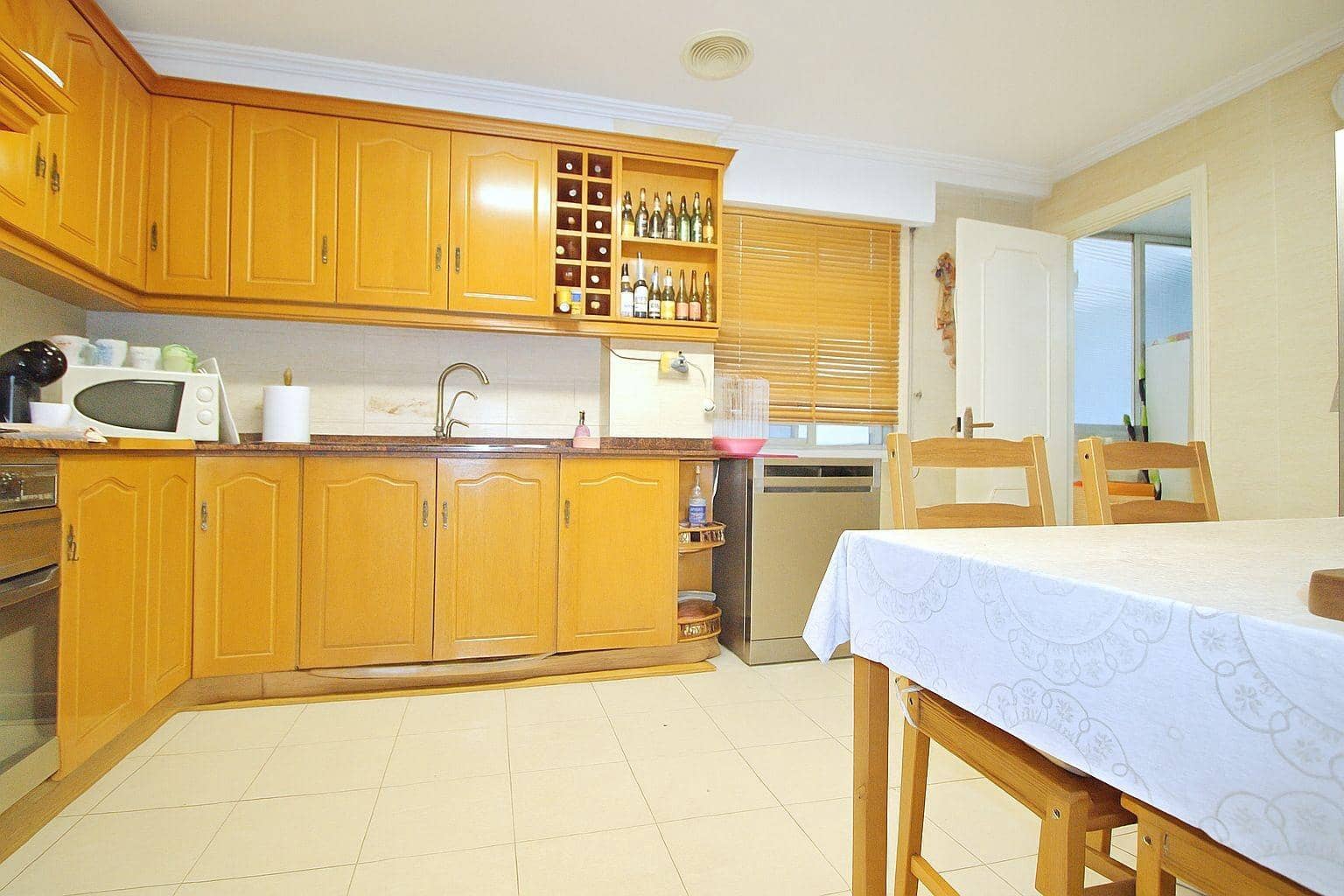 4 bedroom Flat for sale in Elche / Elx with garage - € 179,000 (Ref: 9403384)